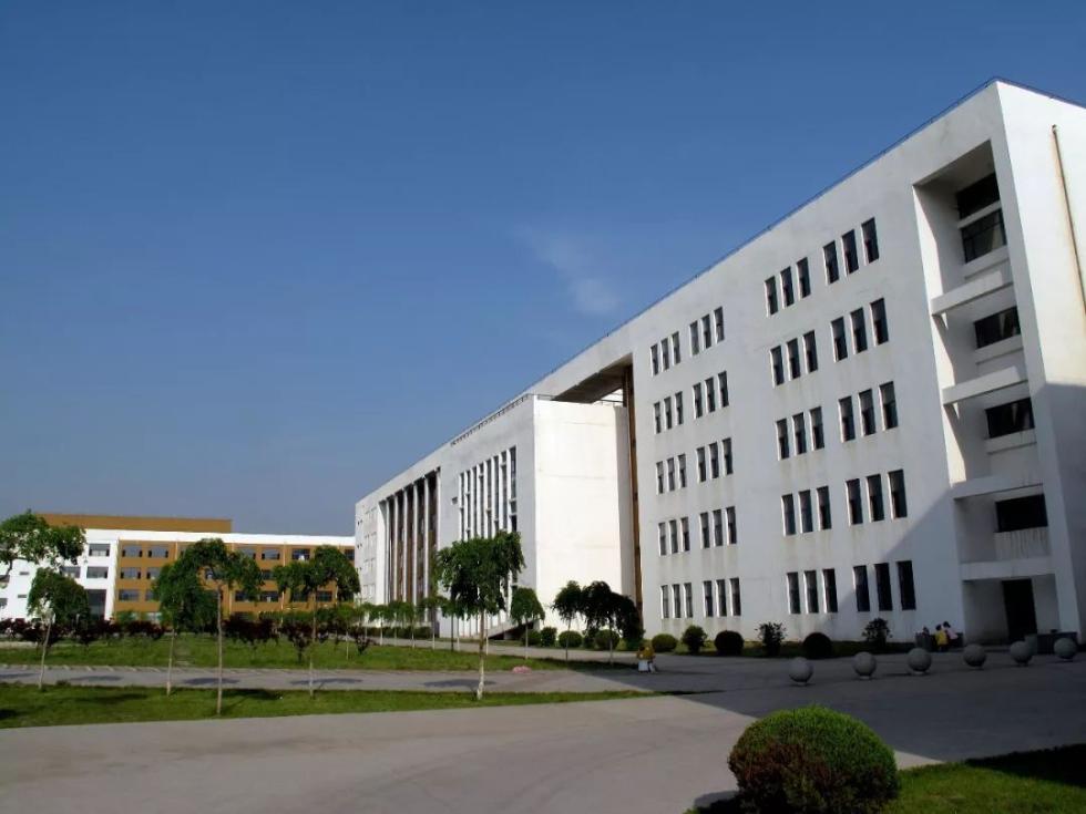 教育部启动一本专业建设“双万计划” 谁将受益？