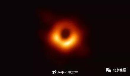 首张黑洞照片发布，有人在上面看到了四个字