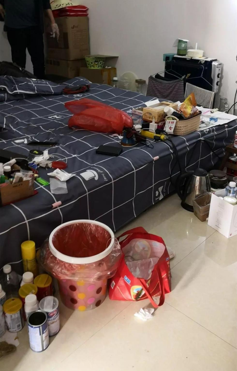 事发今晨：嫌犯挥舞凶器疯狂拒捕，危急时刻，民警果断开枪